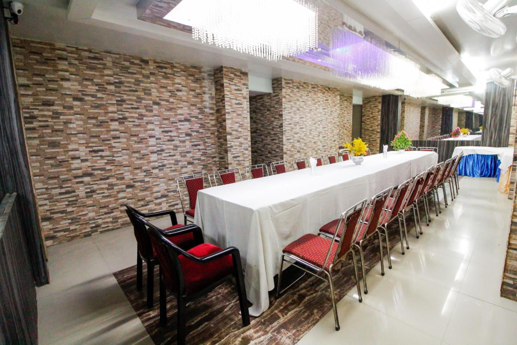 Hotel Rishi Regency Jabalpur Exteriör bild