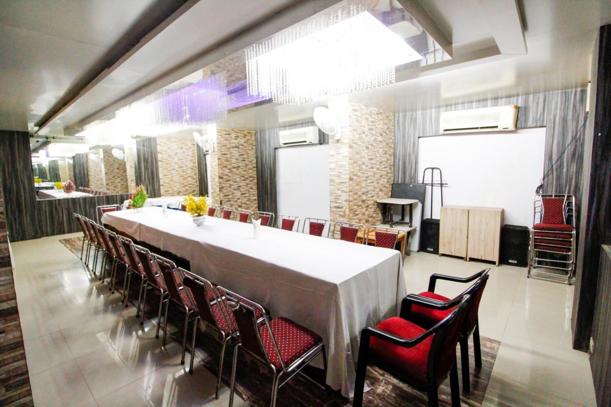 Hotel Rishi Regency Jabalpur Exteriör bild